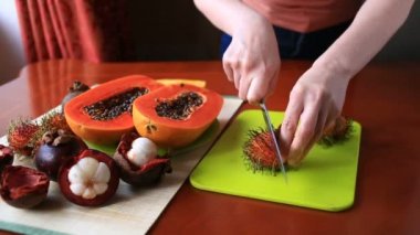 Egzotik tropik meyve masada. Tay meyve. yakın çekim