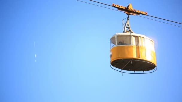 Teleférico. Primer plano funicular, color amarillo — Vídeos de Stock