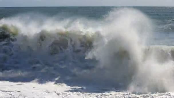 Sea storm, huge waves of foaming are broken against stone beach — Stock Video