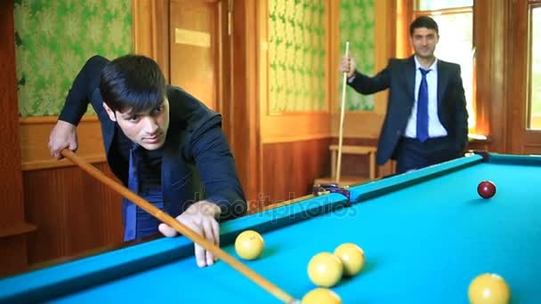 Playing billiards is shooting. Two men in suits play snooker. Billiards, retro — Stock Video