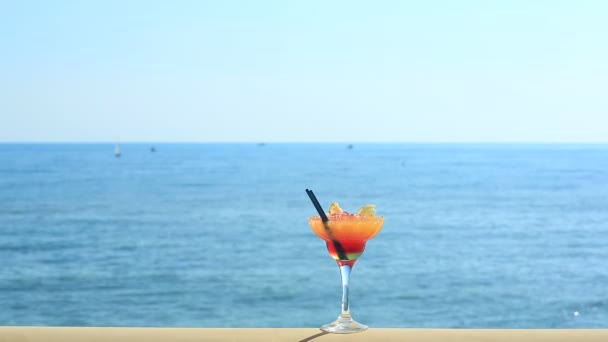 Cocktail on beach, blue sea and sky background — Stock Video