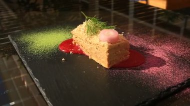 Bir fincan gurme restoranı. yakın çekim. Ördek pate.