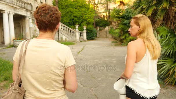 Beautiful senior woman with a young woman, mother and daughter, photo taken with mobile phone smartphone. View the sights. 4k. Slow motion — Stock Video