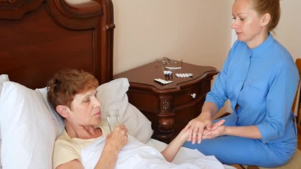 A nurse helps a patient in his bedroom. 4k, slow motion — Stock Video