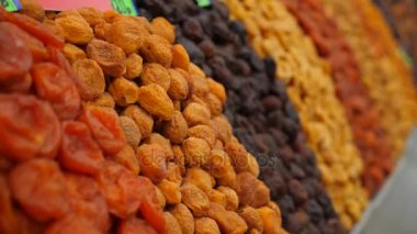 Baharat, Kuruyemiş, Kuruyemiş Pazar üstünde belgili tanımlık sayaç, 4k, yavaş hareket ekranda