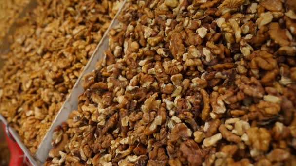 Baharat, Kuruyemiş, Kuruyemiş Pazar üstünde belgili tanımlık sayaç, 4k, yavaş hareket ekranda — Stok video