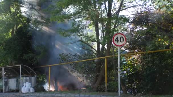 Пожар рядом с газопроводом. 4k, slow motion . — стоковое видео