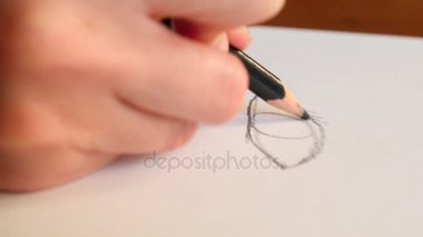 Ahşap kalem çizim sanatçılar eller. 4 k, yavaş hareket, yakın çekim
