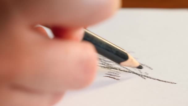 Artistes mains dessin crayon en bois. 4k, ralenti, gros plan — Video