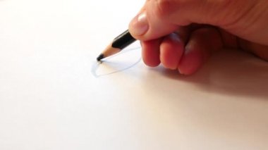 Sanatçı ahşap kalem insan bir kalemle çizin. 4 k, ağır çekim, yakın çekim