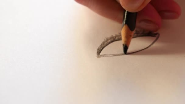 Les artistes dessinent un crayon humain avec un crayon en bois. 4k, ralenti, gros plan — Video