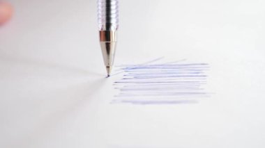 Aşırı yakın kadar tükenmez kalem writinextreme yakın çekim tükenmez kalem yazma. 4k, yavaş motiong