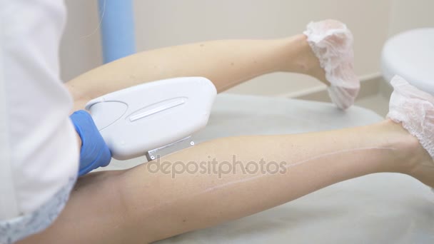Laser hair removal. doctor in gloves. 4k, slow-motion, close-up. — Stock Video