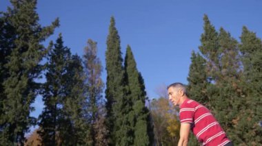 Komuta sizde tenis oynamaya. 4k
