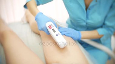 lazer epilasyon. Doktor eldiven. 4k, yakın çekim.