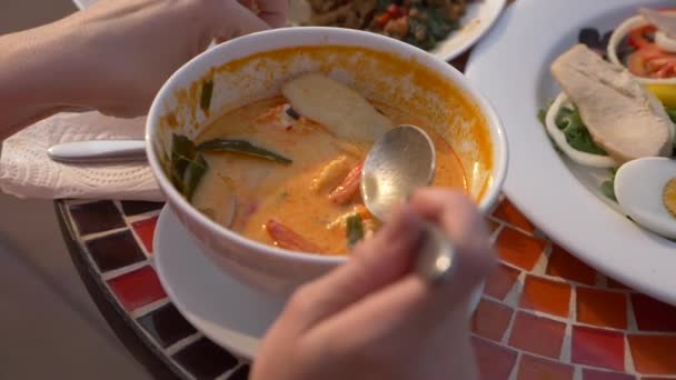 Prawn spicy soup is a Thai dish with sour and spicy taste. some are scooping prawn spicy soup. 4k, slow-motion, close-up — Stock Footage Prawn spicy soup is a Thai dish with sour and spicy taste. some are scooping prawn spicy soup. 4k, slow-motion, close-up Stock Footage