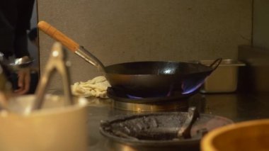 Self Servis. aşçı kızartılmış yemek hazırlar. 4k,