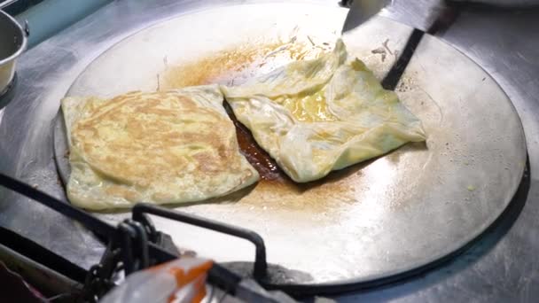 Banan pannkaka stekt i het panna i Thailand, Rotee av gata mat. 4k — Stockvideo