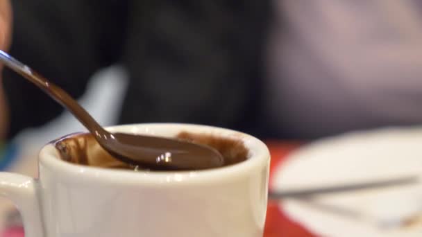 une tasse de chocolat chaud, gros plan .