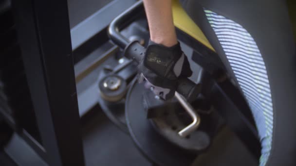 Woman working out in gym. 4k, background blur — Stock Video