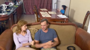 çocuk anne tartışmada mevcuttur. Annem ve babam yemin ederim. 4k