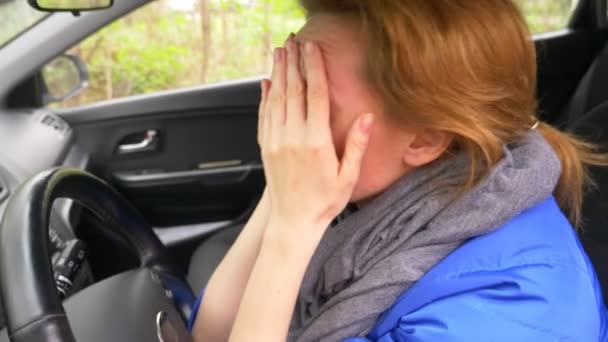 Headache in the car. A female driver in a car experiences a headache. 4k — Stock Video