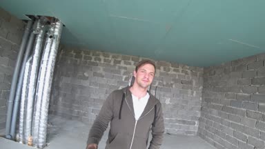 Yeni yerleşimciler yeni daire ziyaret daire onarım çalışmalarını değerlendirmek. 4k