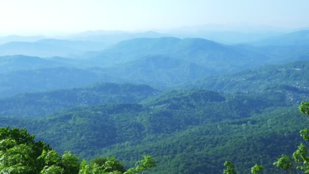 Pohled na krásné horské krajiny. pohoří z ptačí pohled. 4k. — Stock video