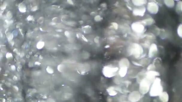 fond abstrait, gros plan. tinsel de Noël brillant. flou, focalisation sélective. espace de copie 