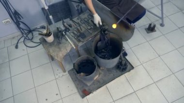  Cam üfleyici. Cam ürünleri üretimi
