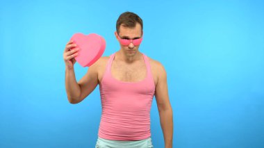 Moda manyağı parti adamı ve kalp tasarımı. Sevgililer Günü konsepti