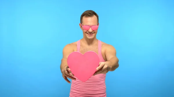 Moda manyağı parti adamı ve kalp tasarımı. Sevgililer Günü konsepti — Stok fotoğraf