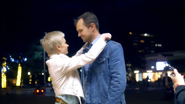 Portrait of a beautiful couple man and woman at night on a city street. — Stock Photo, Image