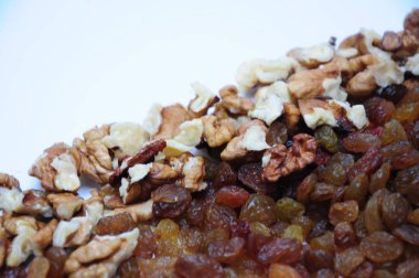 Kurutulmuş üzüm ve fındık arkaplanı, yakın plan sıçratma, spor kahvaltısı, sağlıklı beslenme