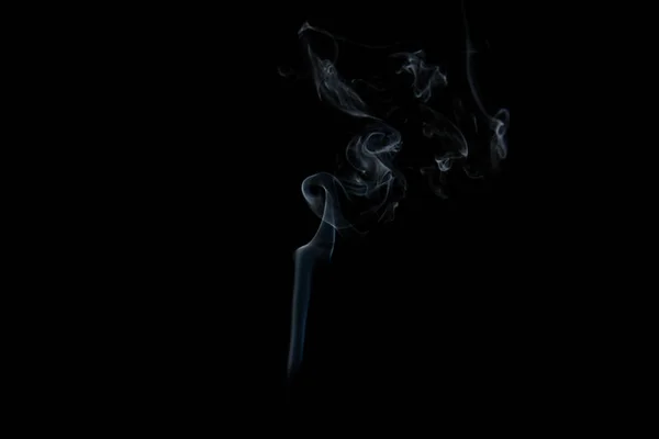 Ένα Ρεύμα Καπνού Λευκό Μαύρο Φόντο Αυξάνεται Κάμπτεται Και Κάνει — Φωτογραφία Αρχείου