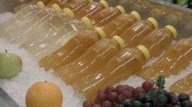 Taze sıkılmış meyve suyu soğutulmuş