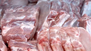 Soğutulmuş et biftek ile vitrin