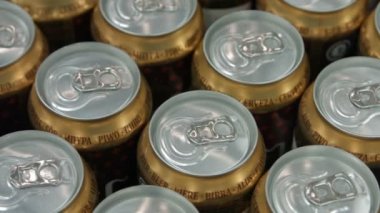Bir sürü bira closeup kutular