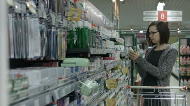 Dame dans un supermarché — Video