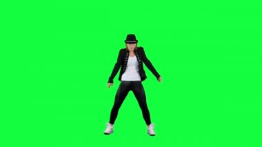Pop kralı gibi dans şapkalı kız. Chroma anahtar arka plan. Genç kadın bir yeşil arka planda dans