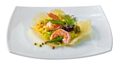 Risotto karides ve beyaz arka plan üzerinde izole kuşkonmaz ile