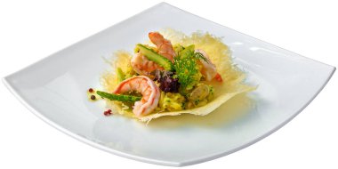 Risotto karides ve beyaz arka plan üzerinde izole kuşkonmaz ile