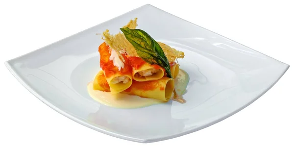 Beyaz arka plan üzerinde izole cannelloni