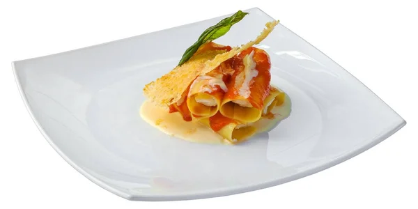 Cannelloni izolovaných na bílém pozadí — Stock fotografie