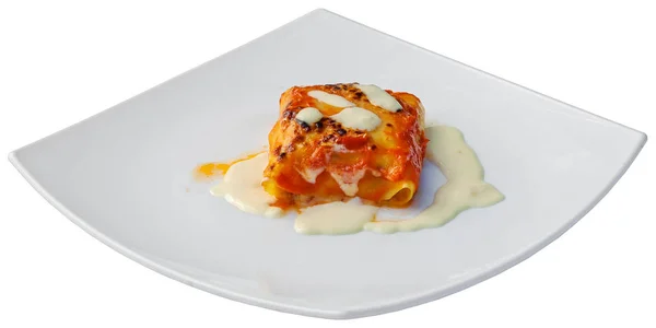 Bolognese soslu beyaz arka plan üzerinde izole klasik lazanya