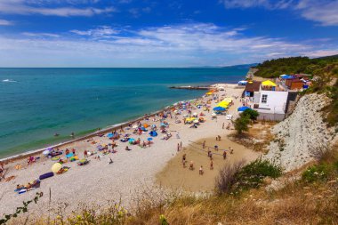 Yaz tatil Sahilde. Gelendzhik, Rusya'nın Karadeniz sahilleri. Gelendzhik resort kasaba, yılın farklı zamanlarda fotoğraf çevresi.