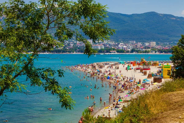 Letnikom Plaży Wybrzeżu Morza Czarnego Gelendzhik Federacja Rosyjska Zdjęcia Okolicy — Zdjęcie stockowe