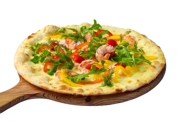 Karides ve beyaz arka plan üzerinde izole biber pizza