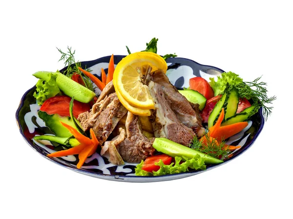 Kızarmış patates ile kuzu kaburga. Geleneksel Özbek mutfağı, Orta Doğu, Asya.