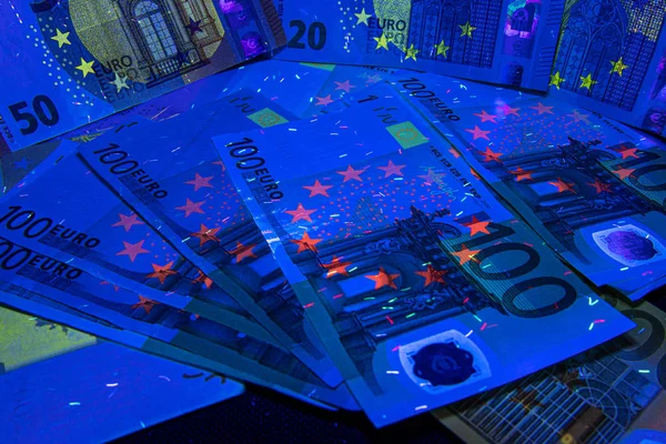 Verifying Authenticity Euro Bill Ultraviolet Light 100 Euro Banknote — Stock Photo, Image